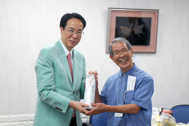 上位入賞者に記念品贈呈